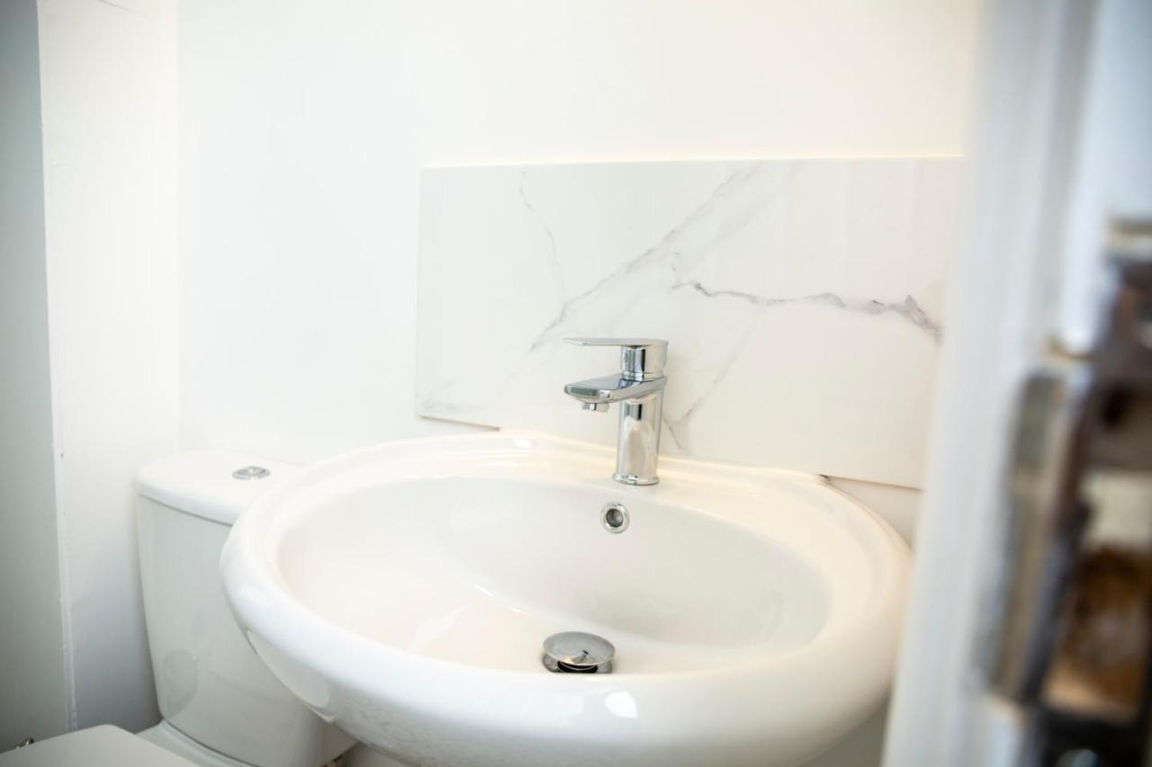 Modern Townhouse Apartment With Free Parking And Wifi Stratford-upon-Avon Esterno foto