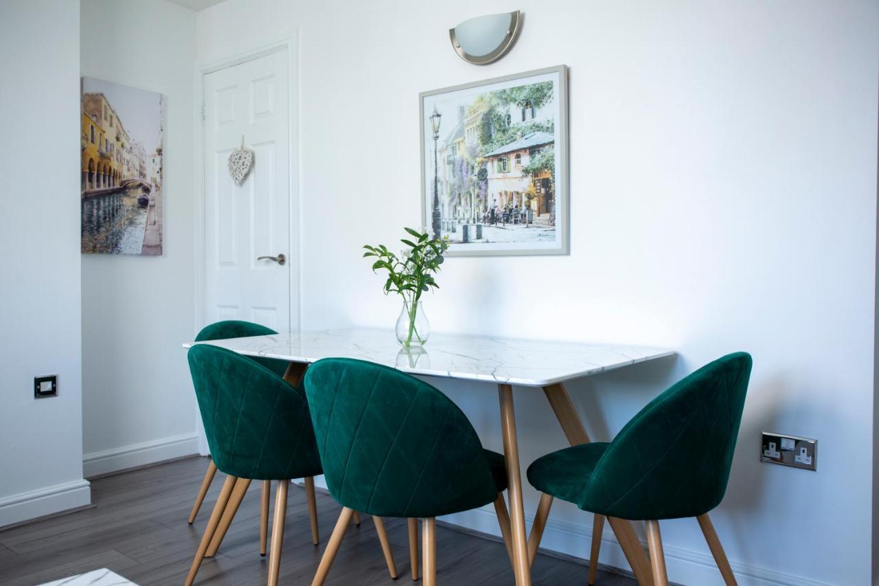 Modern Townhouse Apartment With Free Parking And Wifi Stratford-upon-Avon Esterno foto