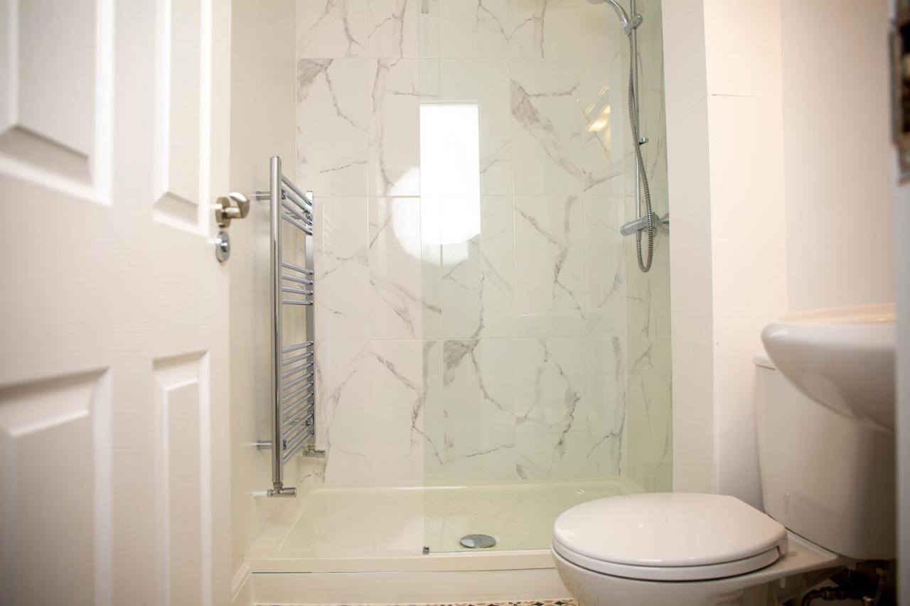 Modern Townhouse Apartment With Free Parking And Wifi Stratford-upon-Avon Esterno foto
